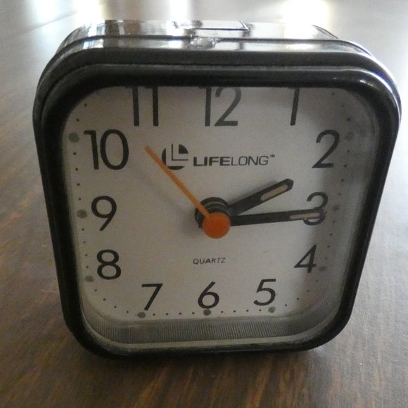 Lifelong Quartz Plastic Travel Clock - Picture 2 of 4
